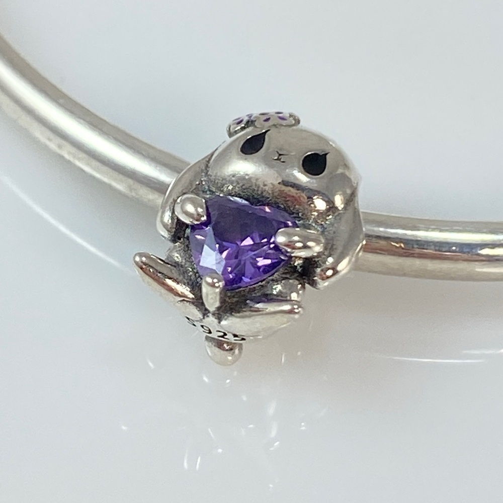 Lop-eared Rabbit with Cubic Zirconia Heart - Picture 3 of 15